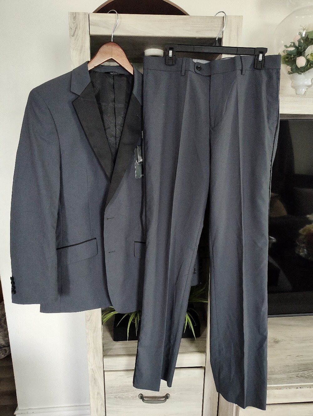 Lineage Men's Charcoal Two-Piece Suit Jacket & Pants - Charcoal Jacket 38R